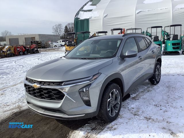 Lot 2-32877 - 2025 Chevrolet Trax LT SUV FWD
