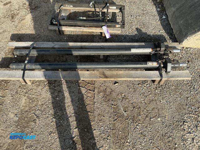 Lot 2-33708 - 2 hydraulic Cylinders - 5'8"long