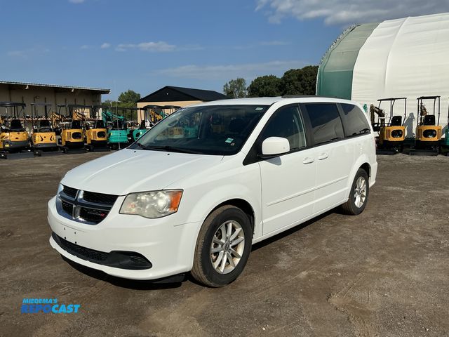 Lot 2-30709 - 2015 Dodge Grand Caravan SXT Mini Van FWD