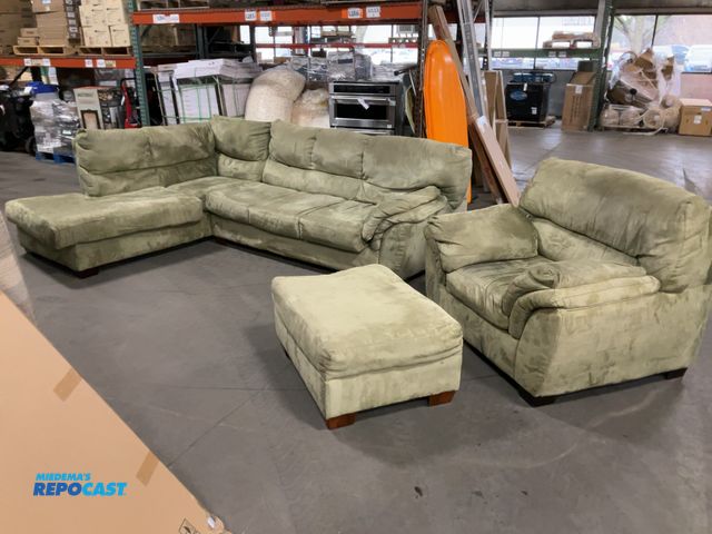 Lot 2-tbd - Sectional Green Ottoman Chair is a "L" shape