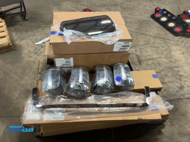 Lot 2-11201 - Lot of Freightliner Cascadia Parts including (4) Sets of LH and RH Door Handles, (8) Mirror Covers, ...