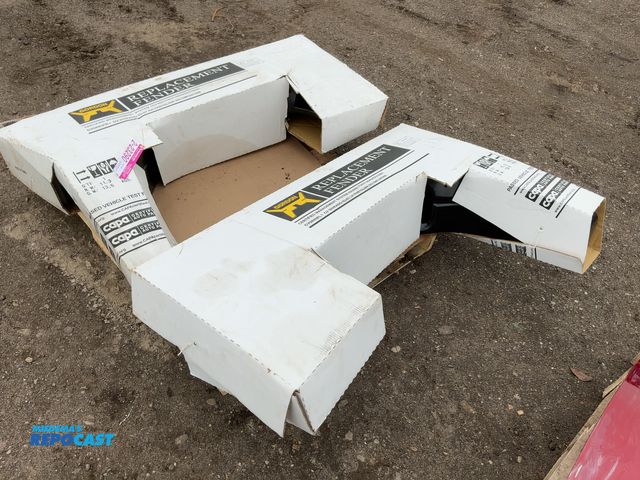 Lot 2-23290 - (2) Gordon Replacement Fenders for Chevrolet Silverado 2500HD 03-07, LH and RH