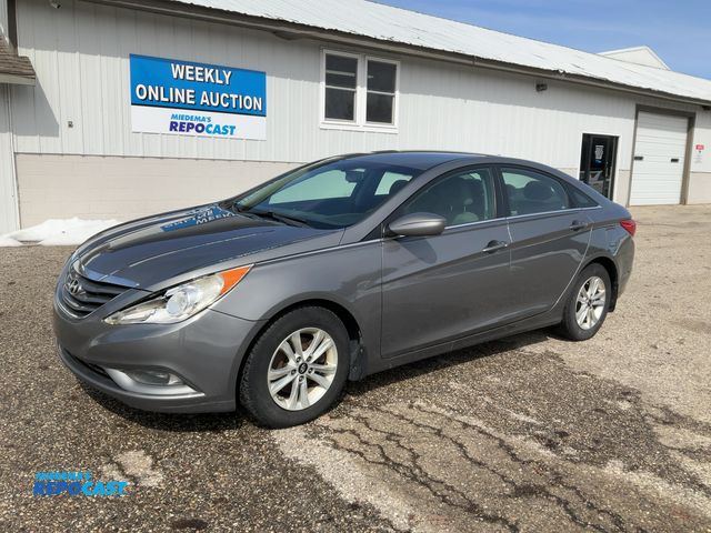 Lot 2-61085 - 2013 Hyundai Sonata GLS Sedan FWD