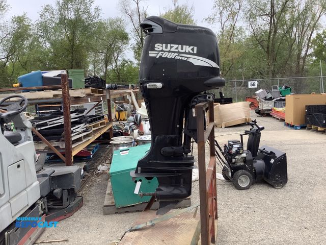 Lot 2-75875 - 2005 Suzuki 140hp outboard motor-4 stroke model#DF140, Ran and Operated When Removed from Boat