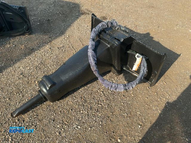 Lot 2-40052 - CAT Hydraulic Hammer Breaker Skid Steer Attachment, Quick Attach, S/N: BYF04563, has hydraulic hoses...