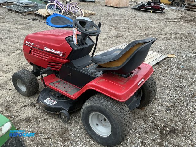 Lot 2-40532 - Yard machines MTD 13AM663F3521633635 Riding Lawn Mower Yard machines MTD 14hp/38” 6 speed clutch fre...