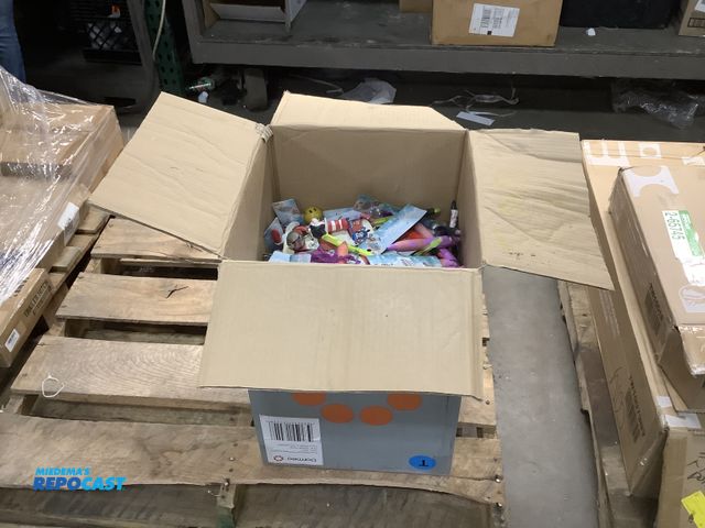 Lot 2-65712 - Box of various colors and size pens