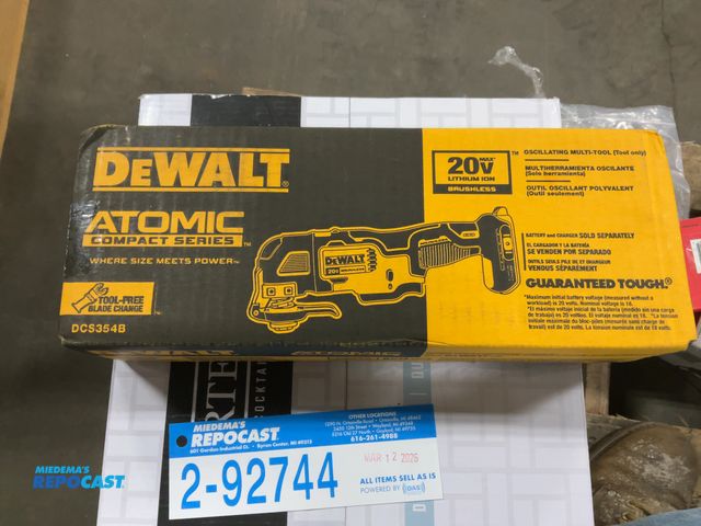 Lot 2-92744 - 1 New Dewalt DCS354B Atomic compact series Oscillating multi tool, tool only
