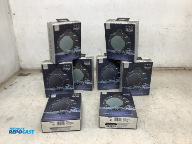 Lot 2-92581 - 8 New Lot of round I live waterproof wireless speaker, in color grey and blue