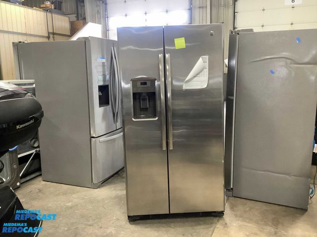 Lot 2-60515 - GE Imagination GZS22DSJCFSS Refrigerator/Freezer