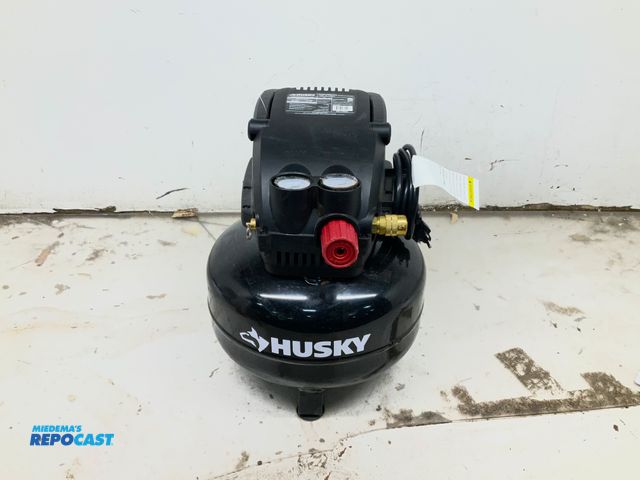 Lot 2-33976 - husky 3gal. 120 psi air compressor