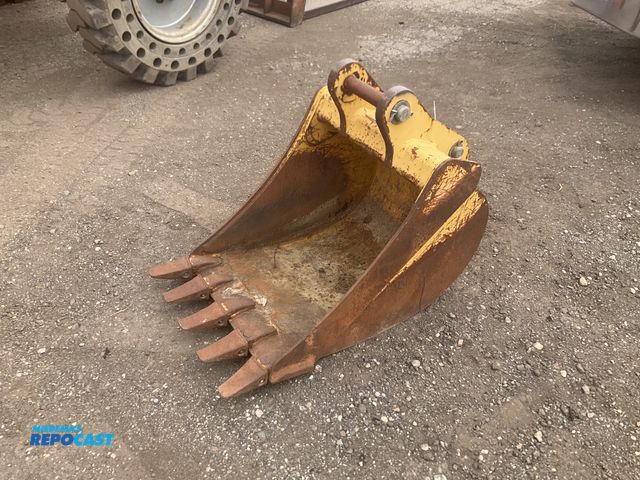 Lot 2-43789 - 24” excavator bucket with 1-3/4” top pin and 1-1/2” bottom pin, used