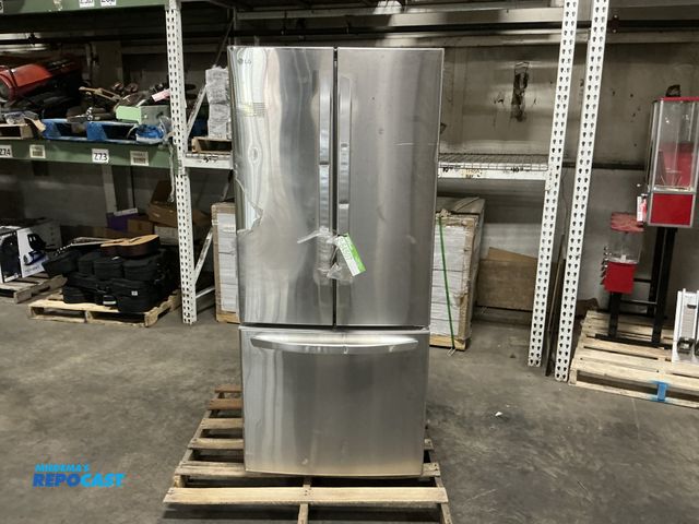 Lot 2-64507 - Electric LG LFCS22520S Refrigerator/Freezer