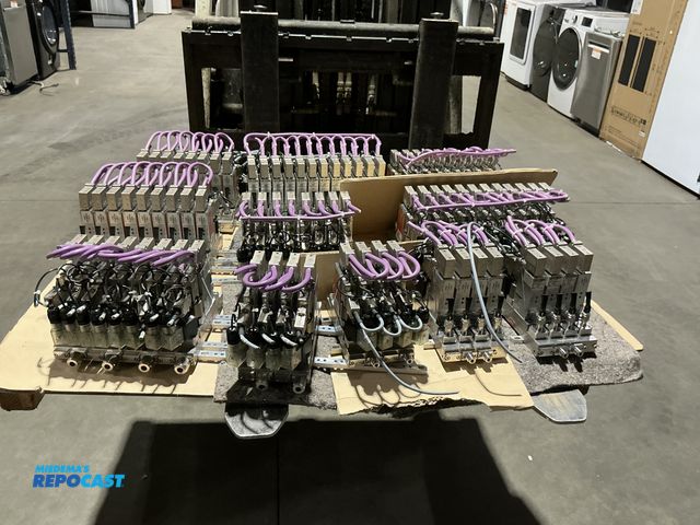 Lot 2-69907 - Pallet of Bronkhorst EL-Flow Select Thermal Mass Flow Controllers for Gases