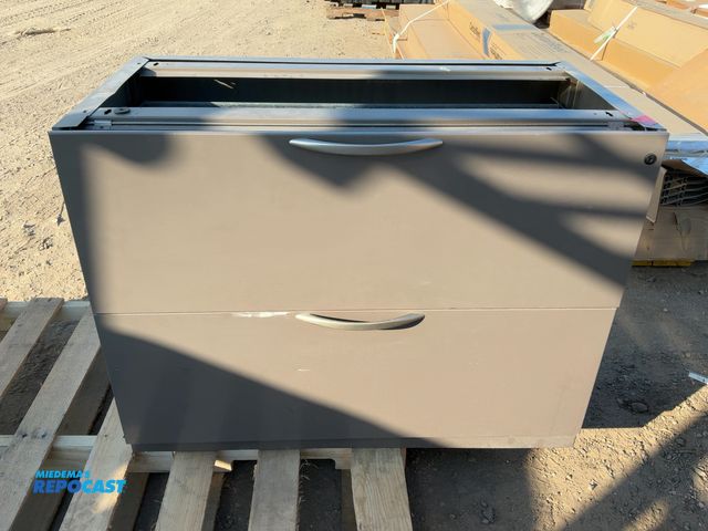 Lot 2-67847 - Metal Filing Cabinet