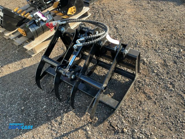 Lot 2-21853 - SDLANCH 37" Grapple Mini Skid Steer Attachment, Single Hydraulic Grapple Arm, Has Hydraulic Hoses wi...