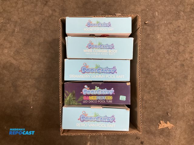 Lot 2-93948 - Lot of (4) Asst. Pool Rafts &amp; (1) Pool Candy Tube Illuminated