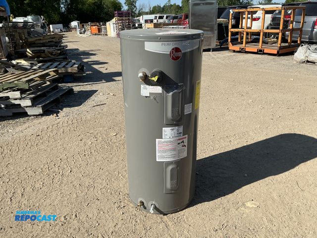 Lot 2-76703 - Scratch & Dent Rheem Performance XE40T06MH45U1 Hot water Heater