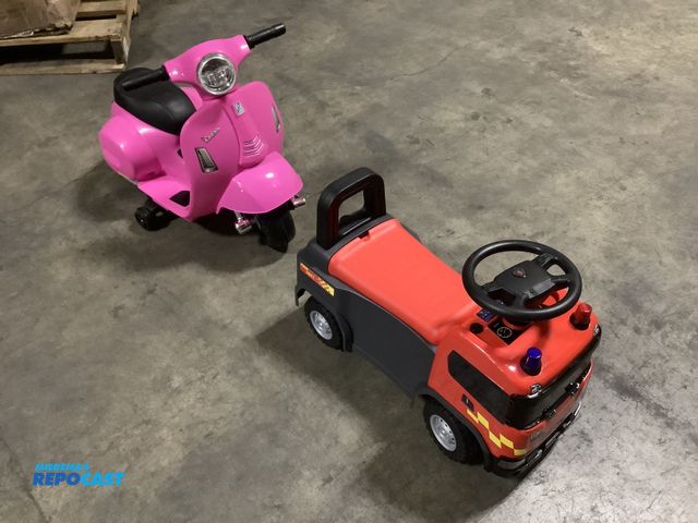 Lot 2-69069 - Lot of (2) mini kids rode on toys including: pink motorcycle and red fire truck MS-6500