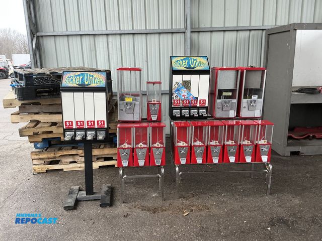 Repocast.com - Lot 2-15096 - (3) Gumball and Sticker Dispenser Machines ...