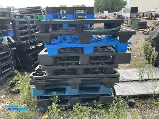 Lot 2-27094 - Lot of 11 blue and black pallets.