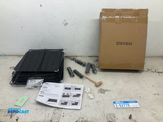 Lot 2-92778 - New 3-Tier cat playpen