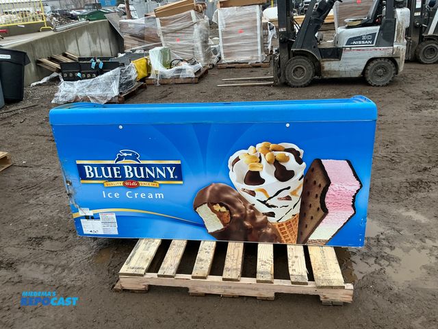 Lot 2-92329 - AHT RIO S 175 display chest