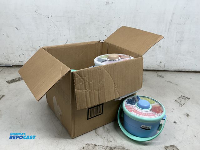 Lot 2-95025 - Box of Göbe stackable lunch stackable with built In Snack spinner slide
