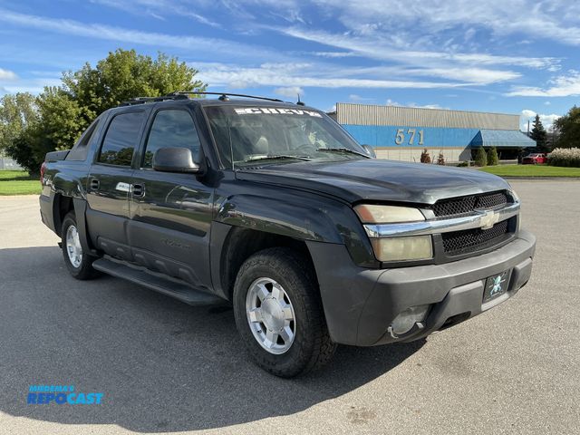 Lot 2-67078 - 2003 Chevrolet Avalanche 1500 Crew Cab Standard Box Pickup Truck 4x4