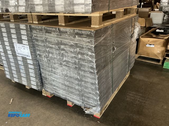 Lot 2-99222 - Skid lot of montreux serene aria waterproof flooring 7.6”x54.33” (8 per box)