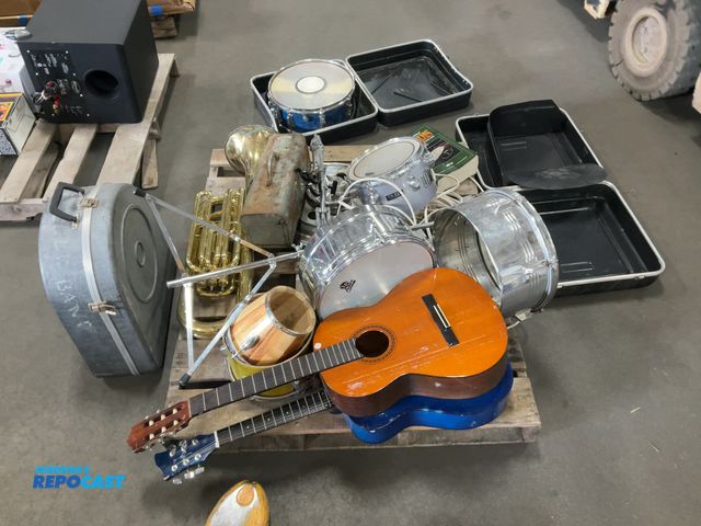 Repocast.com - Lot 2-25473 - Skid lot of miscellaneous musical ...
