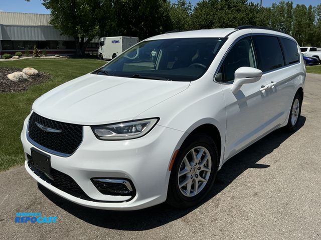 Lot 2-45608 - 2022 Chrysler Pacifica Touring-L Mini Van FWD