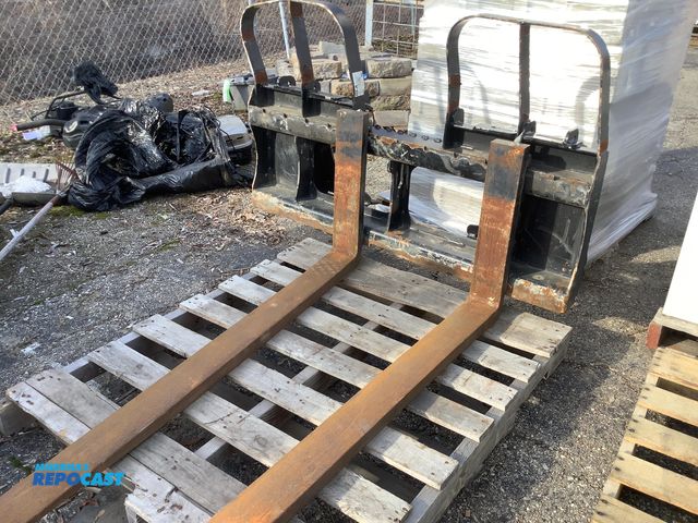 Lot 2-92535 - 1 HLA attachments HD55BO500 Horst welding HLA attachments fork for fork lift