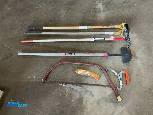 Lot 2-20280 - Lot of (2) Yardworks Quick Action Weed Remover Hoes, Truper 4-prong Rake, Half Moon Turf Edger, Hand...