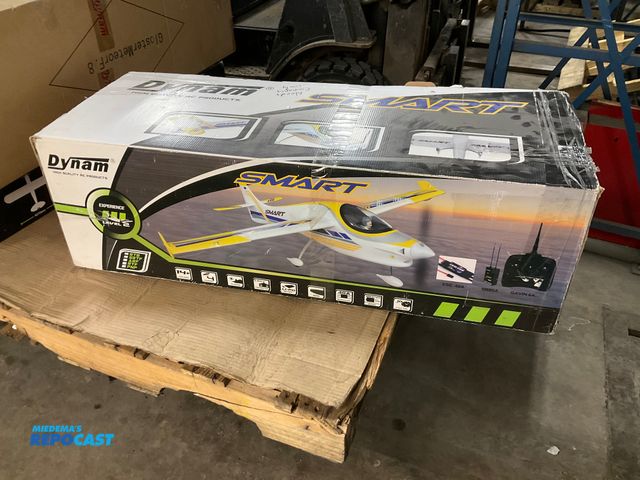 Lot 2-79393 - Dynam Smart Trainer V2 RC Aerobatic Plane Kit