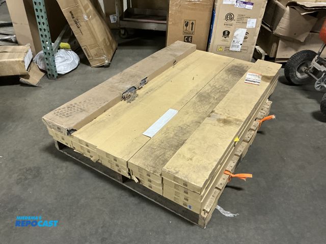 Lot 2-17497 - Skid of (17) Cases of Flooring, Tolleson Oak Color, 23.62 sq ft per box