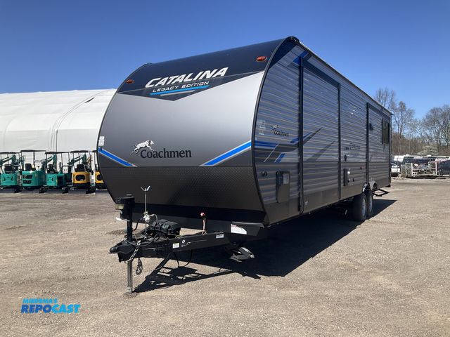 Lot 2-24953 - 2021 Catalina 333RETS Camper Travel Trailer