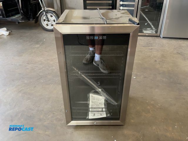 Lot 2-67706 - Scratch & Dent Vinotemp VTBC108L01SS 108-Can Single-Zone Beverage Cooler