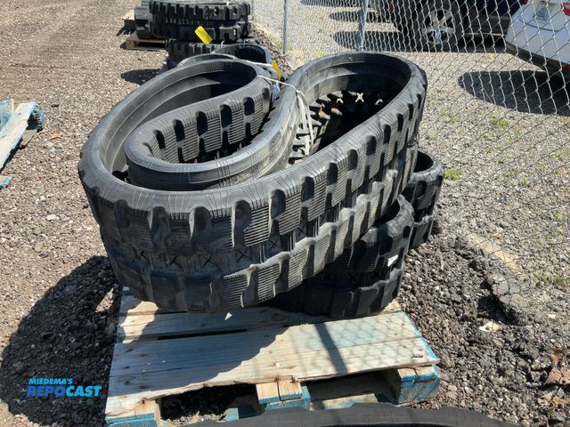 Lot 2-91982 - Set of (2) Rubber Skid Steer Tracks 375 x 86 x 56 Skid Steer