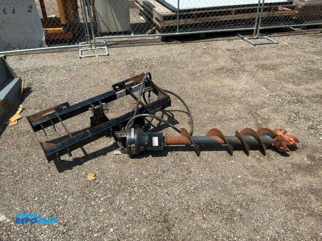 Lot 2-45763 - Land pride HD25 Post hole digger Quick Attach Hydraulic Powered (DOBSON)