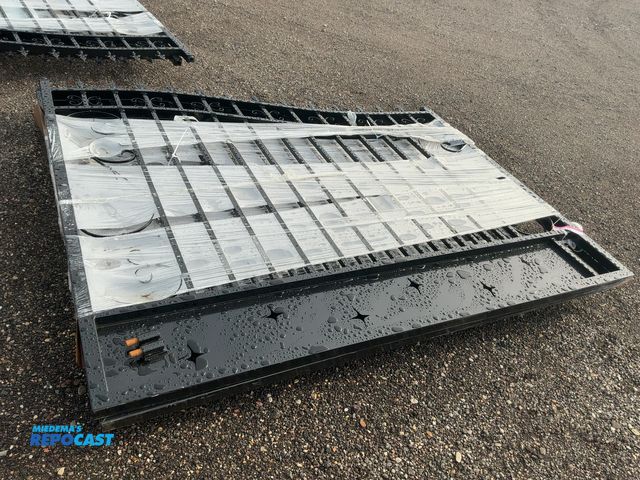 Lot 2-21076 - New Chery Industrial 16' Bi-Parting Gate, each section of gate measures approx. 94-1/2" wide x 90-3/...