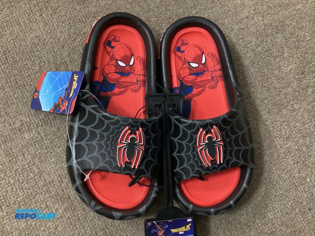 Lot 2-74260 - New Marvel Beach Boy Spiderman Slides. Boys size 3