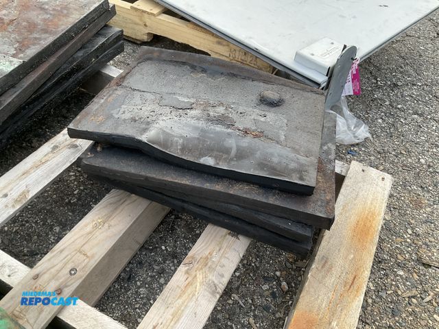 Lot 2-92316 - Lot of (4) black rubber anti vibration pads for heavy machinery