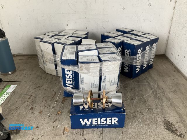 Lot 2-64530 - Lot of (30) weiser security and innovation door knobs silver and gold mix with lock 9GAC5010-002