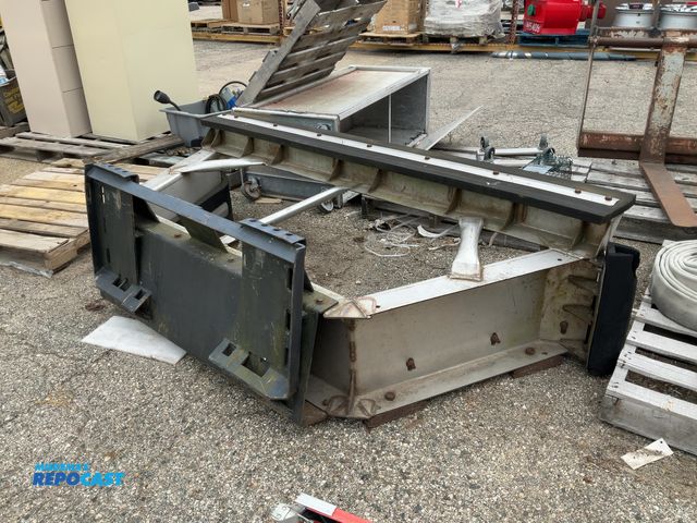 Lot 2-99025 - Industrial scraping attachment