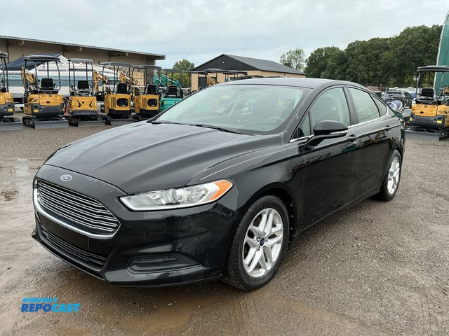 Lot 2-90879 - 2013 Ford Fusion SE Sedan FWD