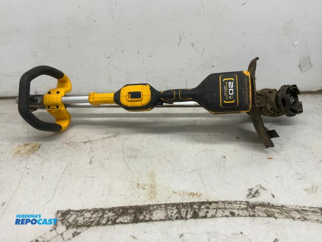Lot 2-96894 - Dewalt 20V MAX 14 in. Brushless Cordless Battery Powered Foldable String Trimmer (Tool Only)