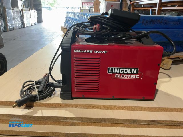 Lot 2-22605 - Lincoln Electric Square Wave® TIG 200 TIG Welder