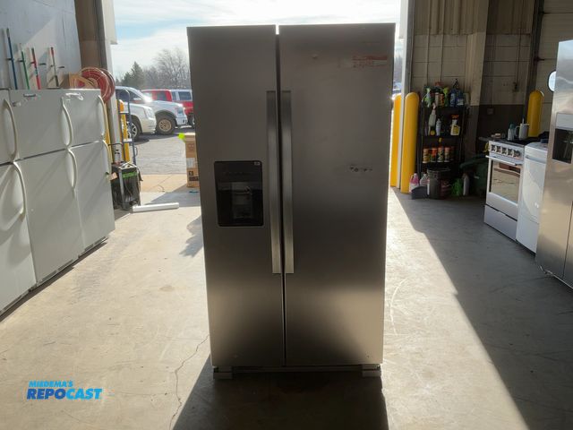 Lot 2-40465 - Scratch & Dent Whirlpool WRS315SDH720 Refrigerator/Freezer