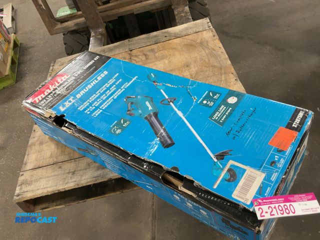 Lot 2-21980 - Makita 18V LXT Brushless Blower and String Trimmer Combo Kit, XT287SM1, Comes with (1) 4.0Ah Battery...